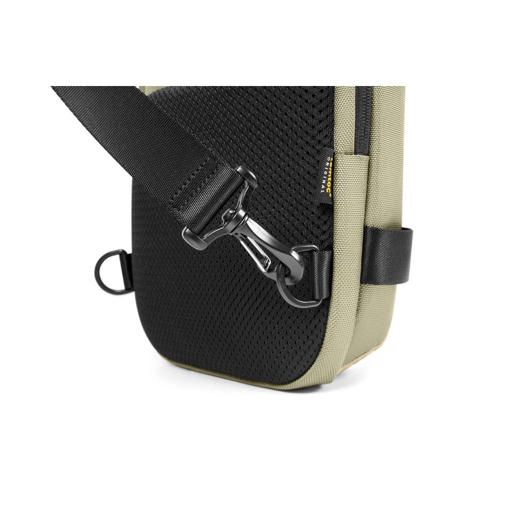 BOLSO TIPO BANDOLERA T24M1D1 NEGRO TOMTOC