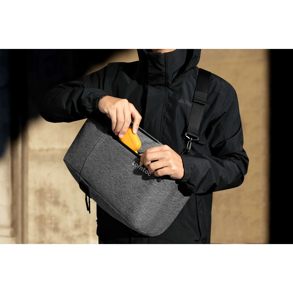 BOLSO TIPO BANDOLERA T24M1G3 GRIS TOMTOC