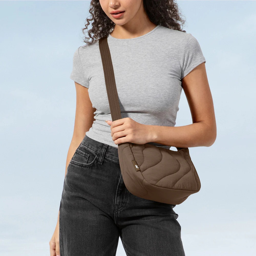 BOLSO CRUZADO ACOLCHADO T34M1Y1 SOMBRA DE TIERRA TOMTOC